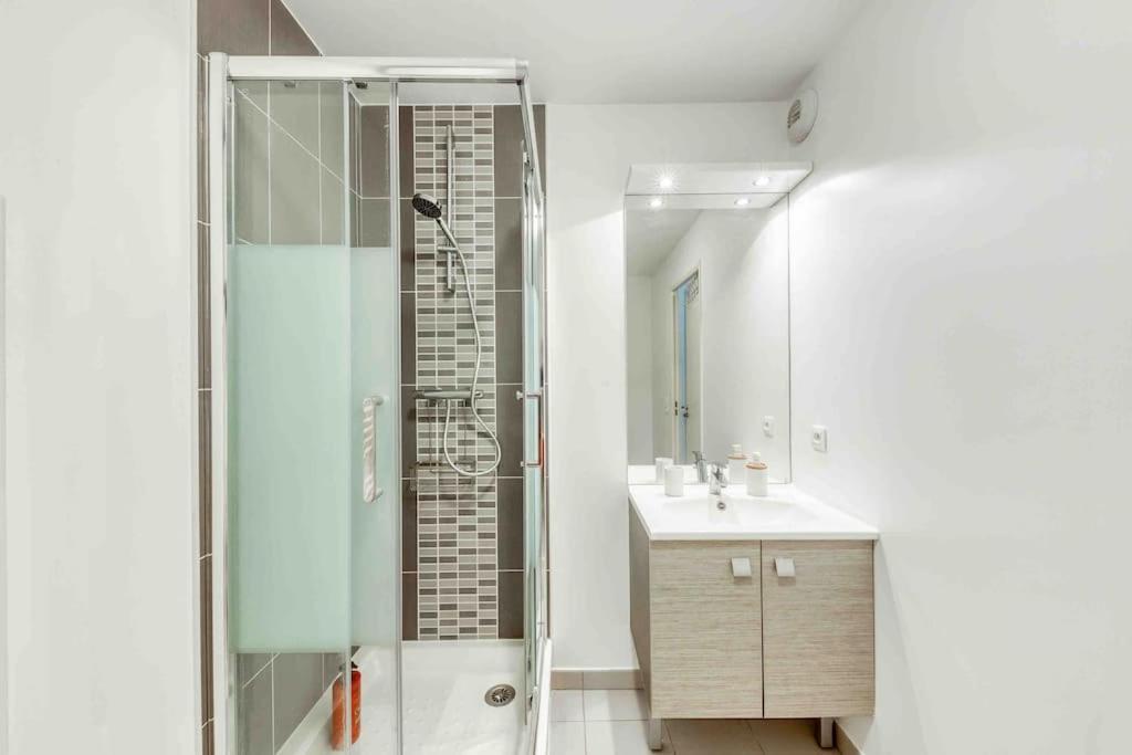 ווילג'וף Appartement Moderne, Metro 7, Parking Et Jardin מראה חיצוני תמונה