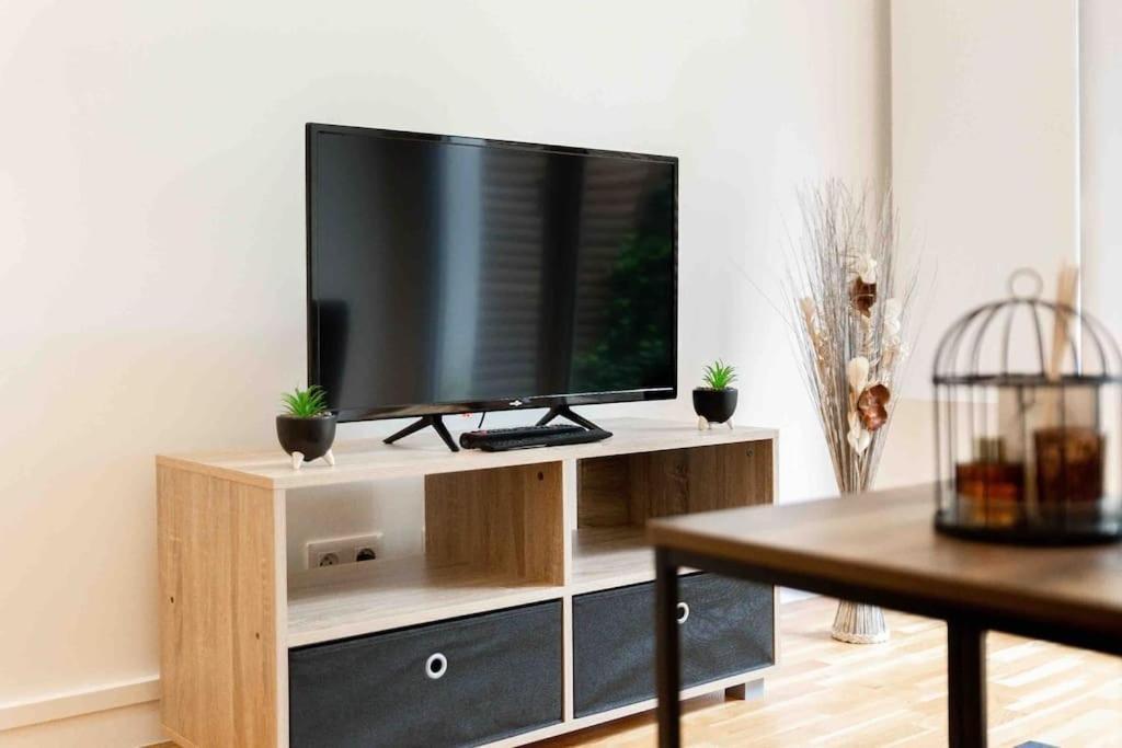 ווילג'וף Appartement Moderne, Metro 7, Parking Et Jardin מראה חיצוני תמונה