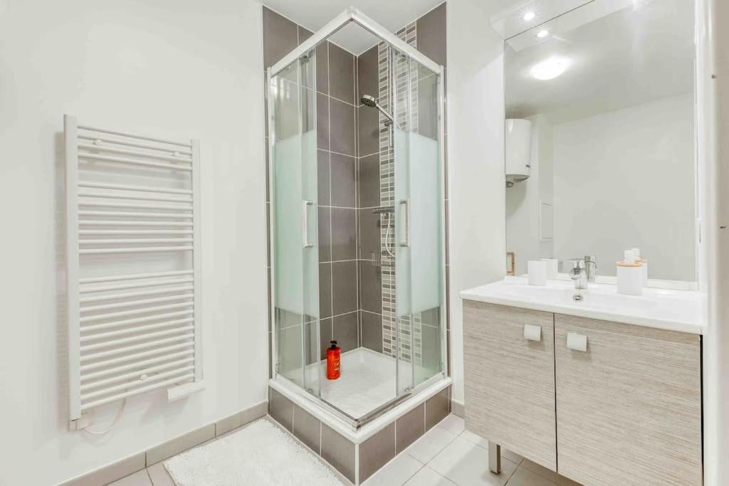 ווילג'וף Appartement Moderne, Metro 7, Parking Et Jardin מראה חיצוני תמונה